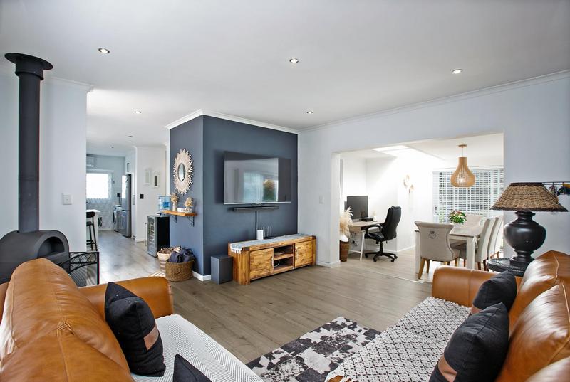 3 Bedroom Property for Sale in Sunningdale Western Cape